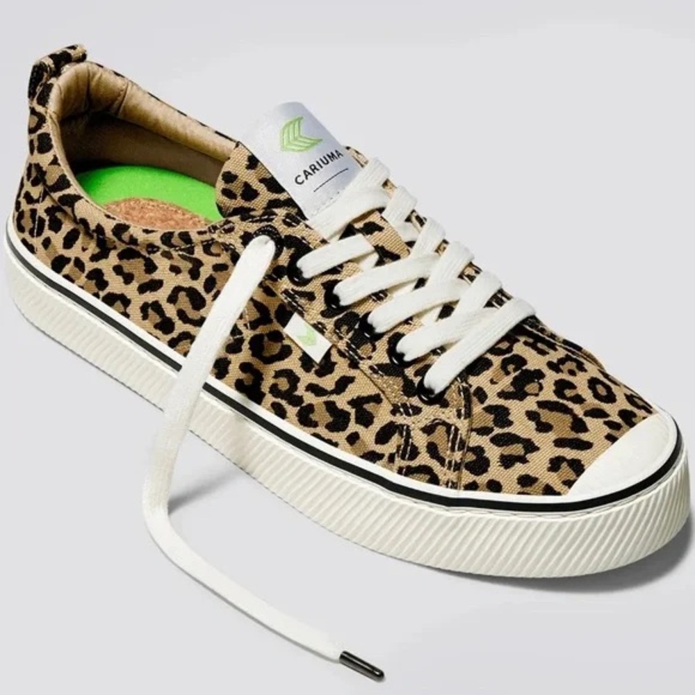 Cariuma Sneakers